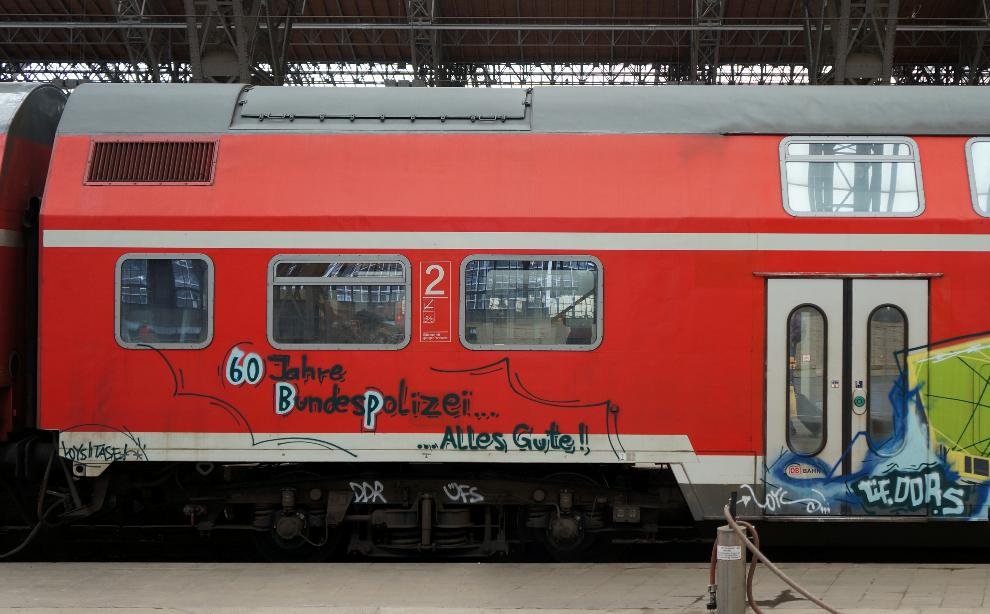 Graffiti Train - Photo by exBahner - polizei, pb, train