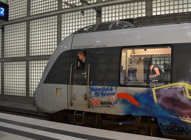 Graffiti Train - Photo by exBahner - gdl, bahn, ufs