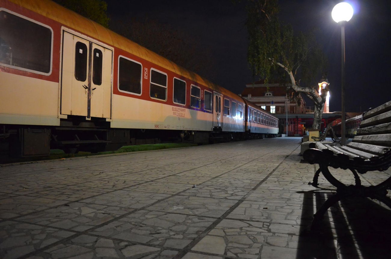 Graffiti Train in Targovishte - Photo by exBahner - trains, night, db