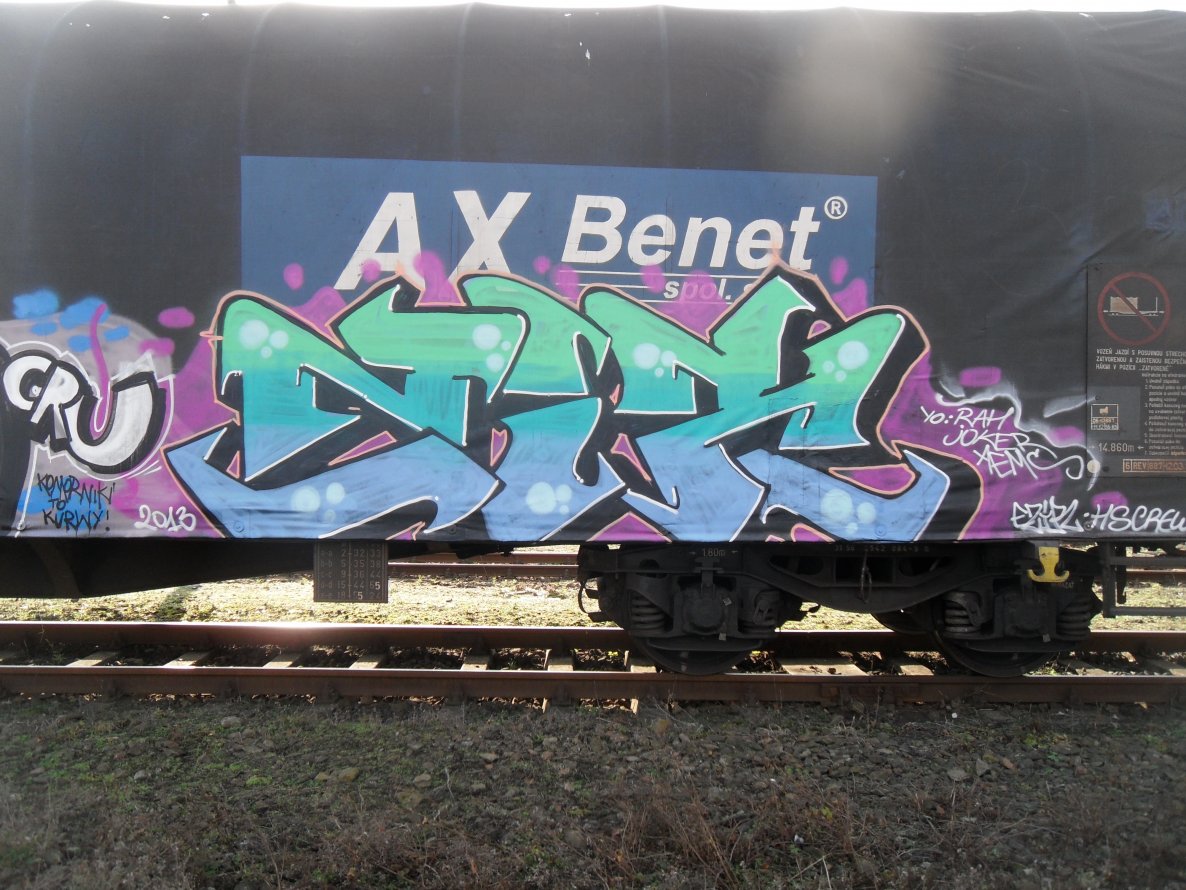 Graffiti Wall - Photo by ezir