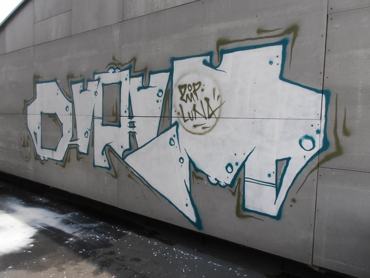 Graffiti Wall - Photo by fakju - ...