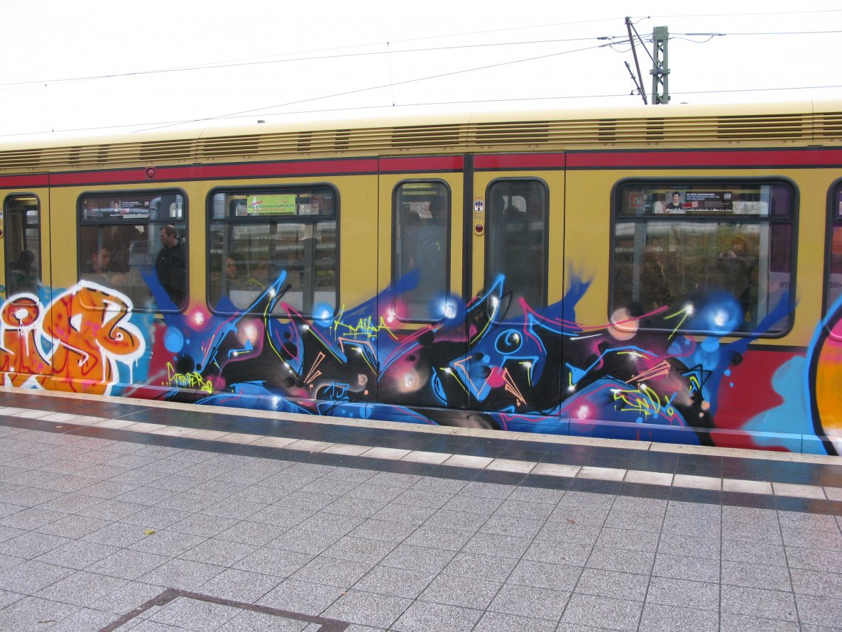 Graffiti Train - Photo by fappowt - angis, end (2013)