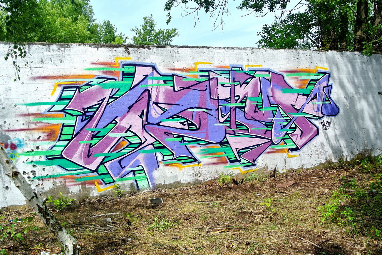 Graffiti Wall - Photo by farbfleck