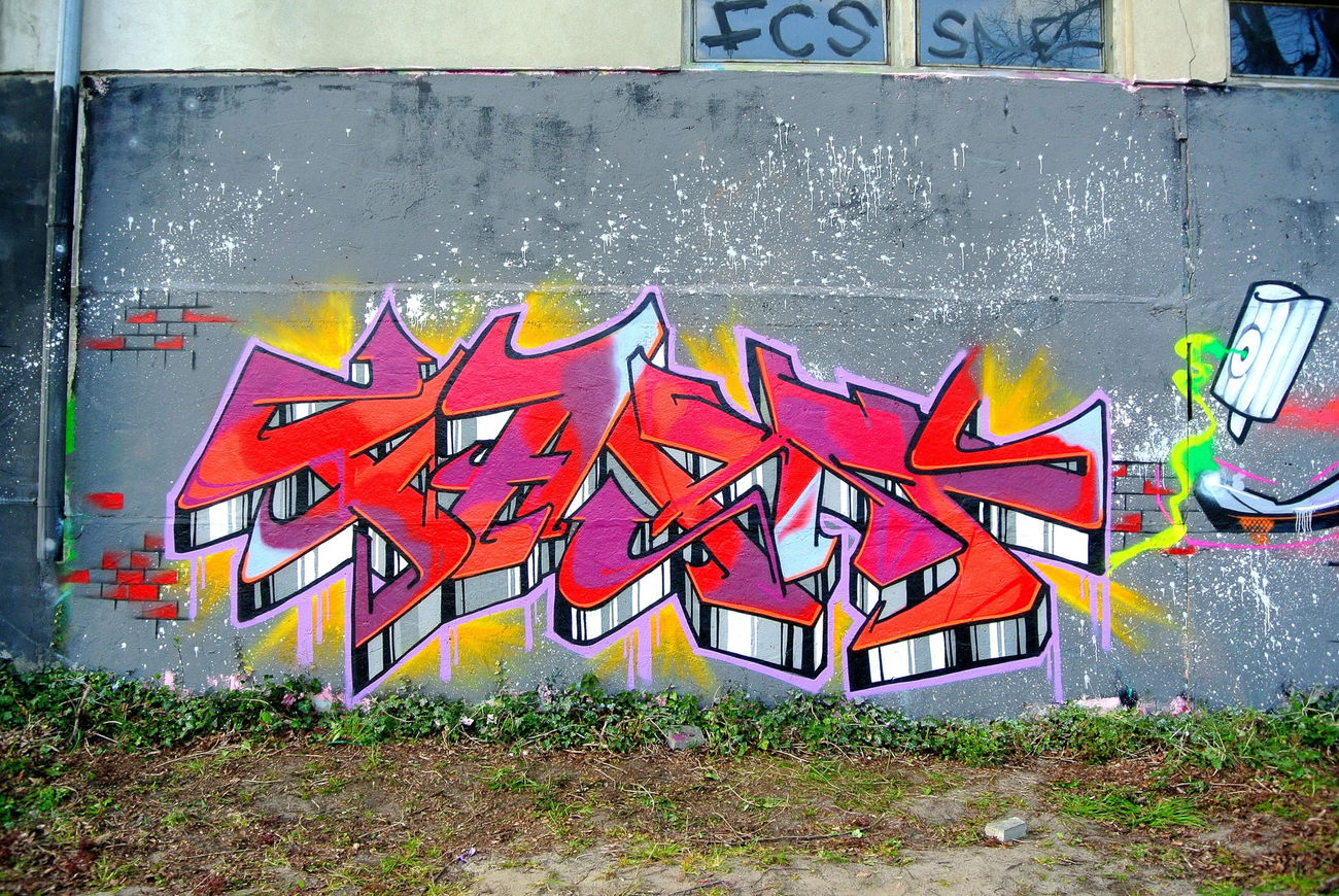 Graffiti Wall - Photo by farbfleck