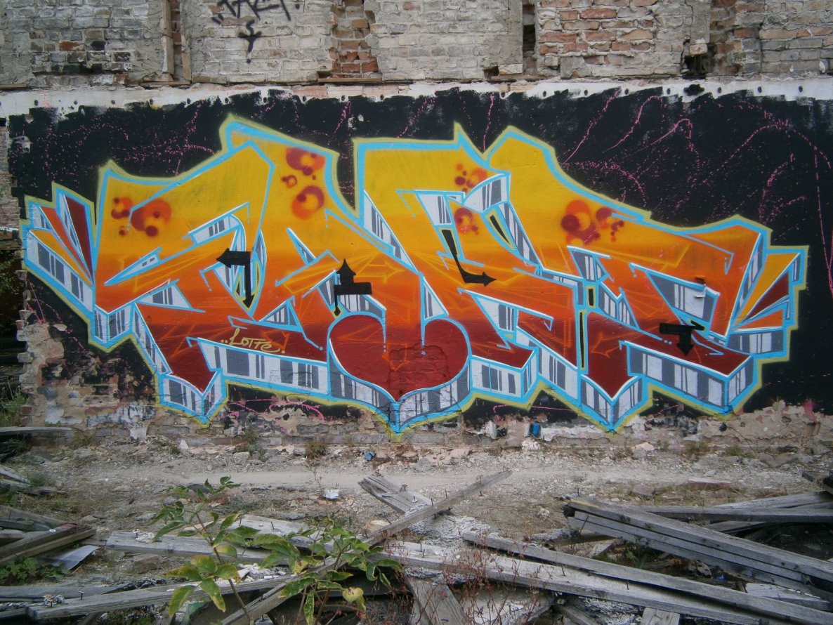 Graffiti Wall - Photo by farbfleck