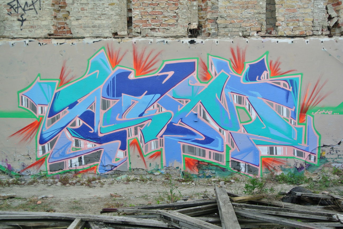 Graffiti Wall - Photo by farbfleck