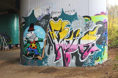 Graffiti Wall - Photo by farbschrift - flow, pater, pre (2013)