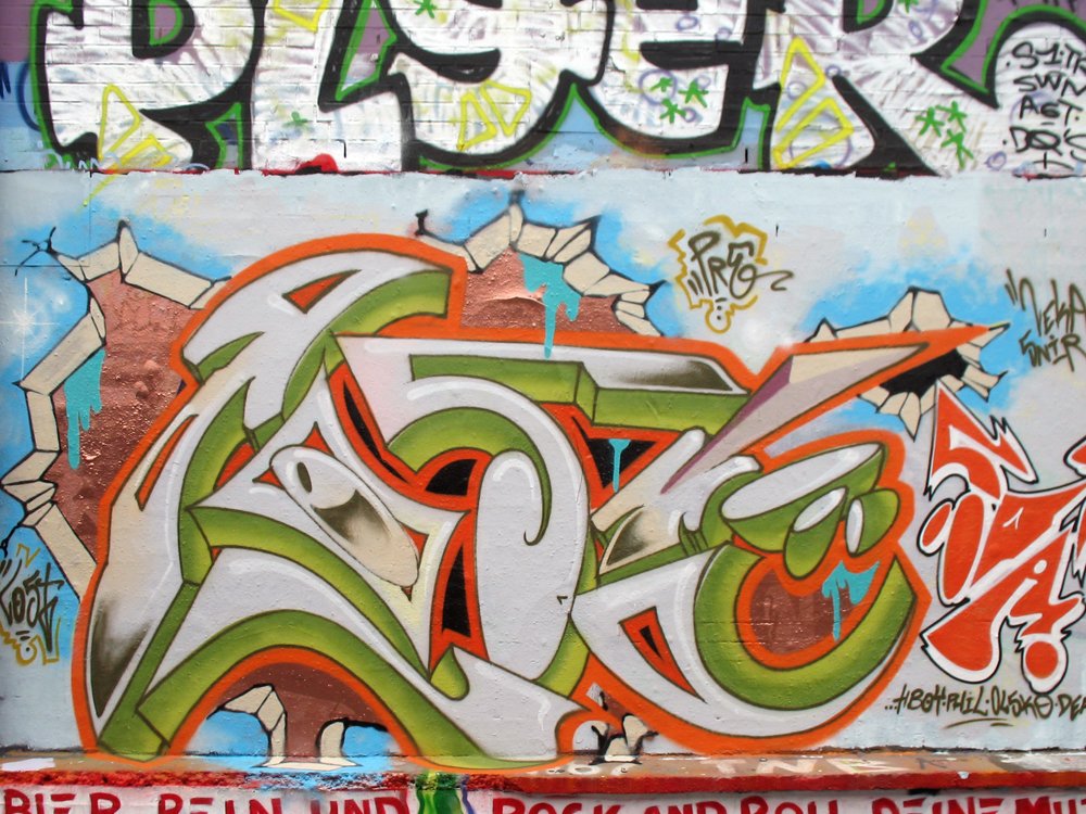 Graffiti Wall - Photo by farbschrift - lost, pater, pre (2012)