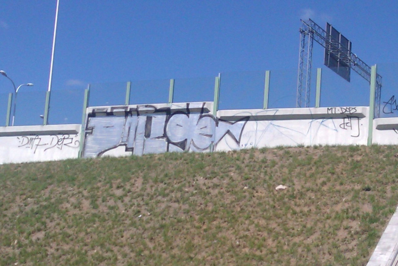 Graffiti Bombing - Photo by faryzeusz