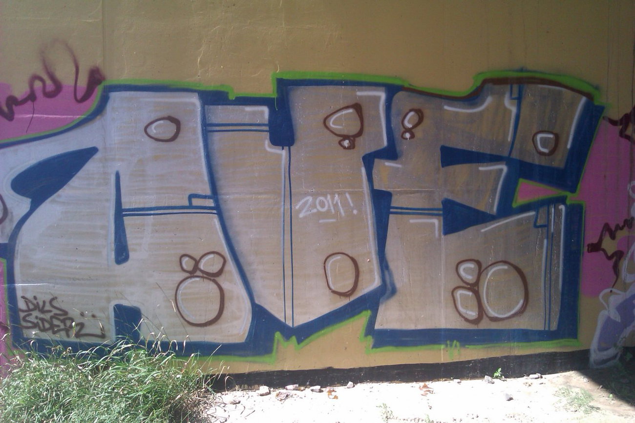 Graffiti Wall - Photo by faryzeusz