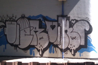 Graffiti Wall - Photo by faryzeusz