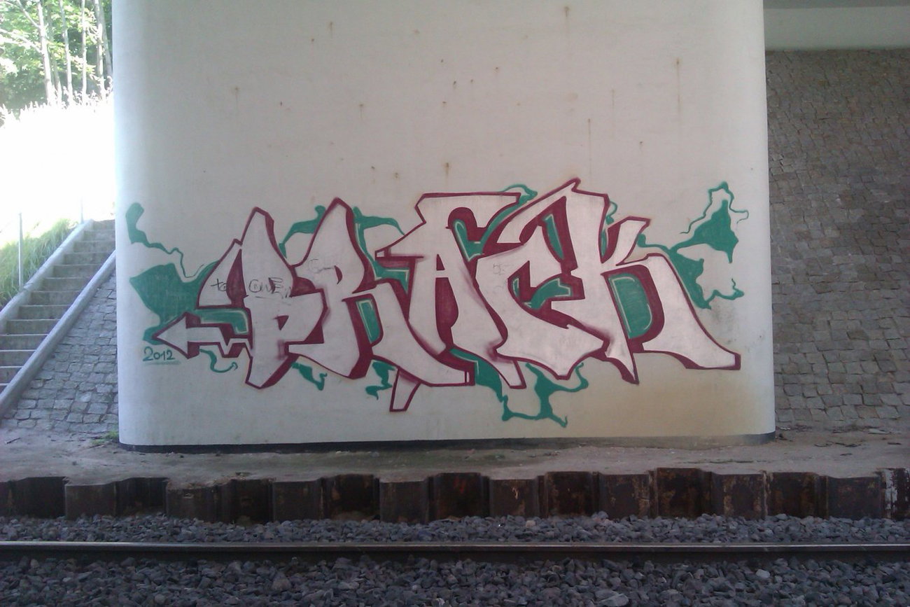 Graffiti Wall - Photo by faryzeusz