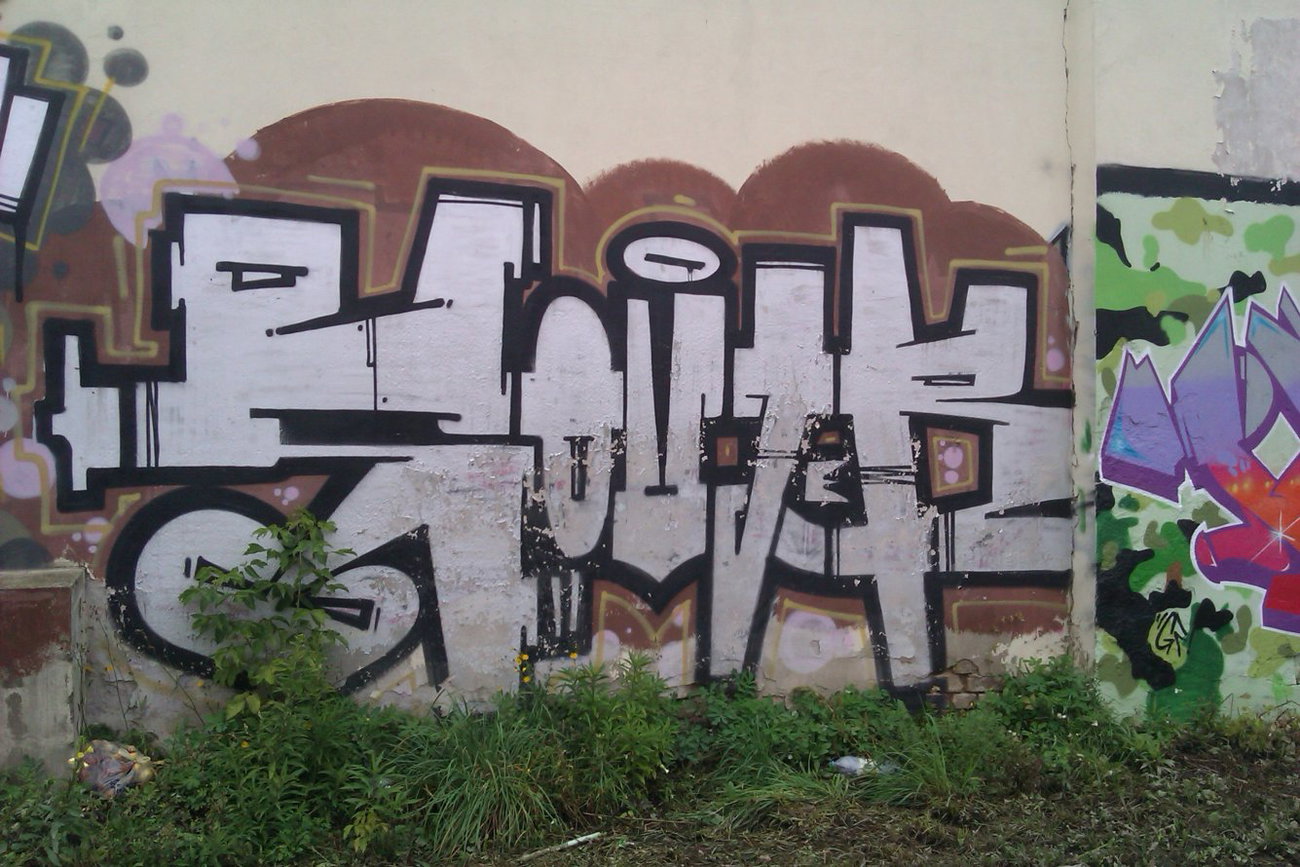 Graffiti Wall - Photo by faryzeusz