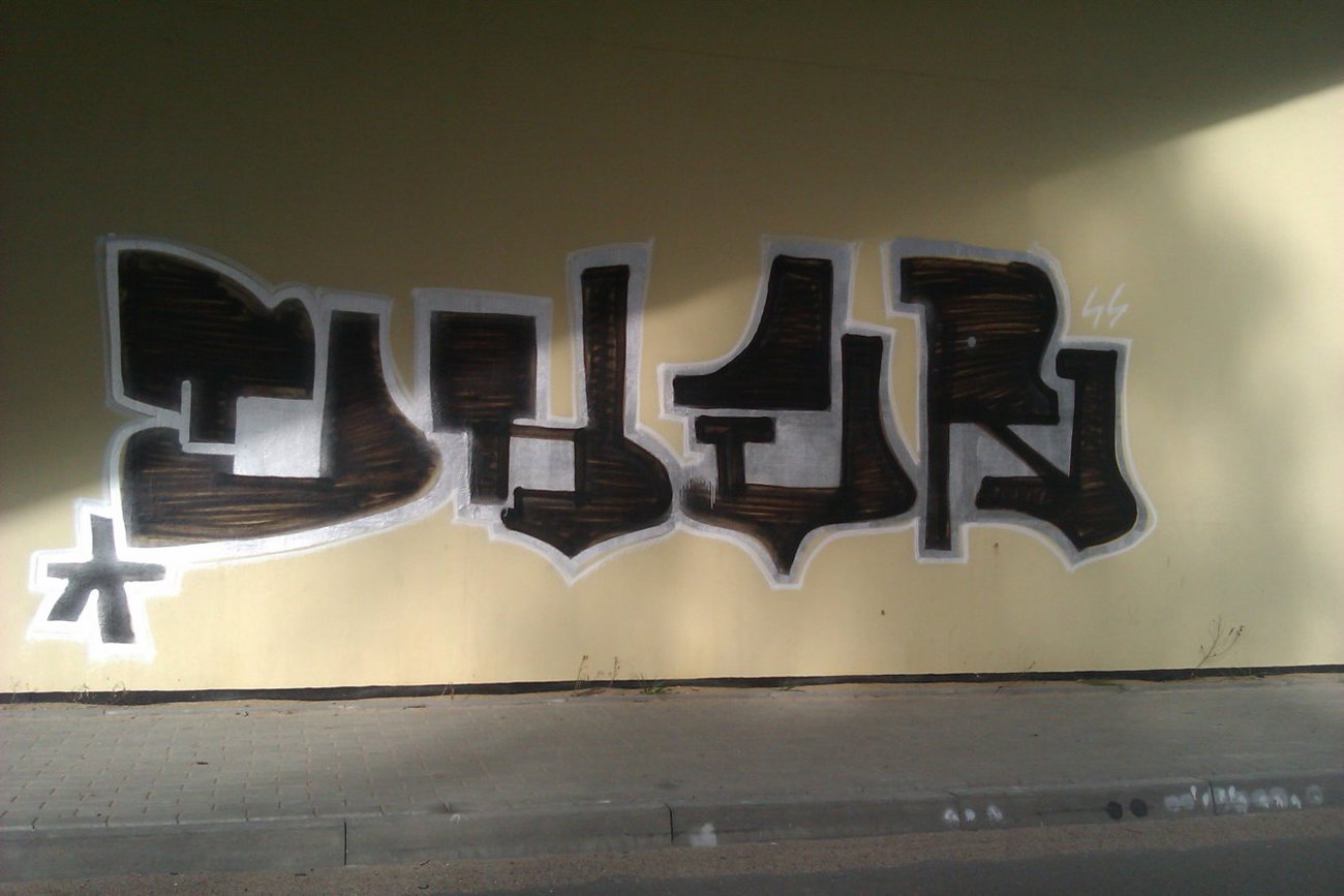 Graffiti Wall - Photo by faryzeusz