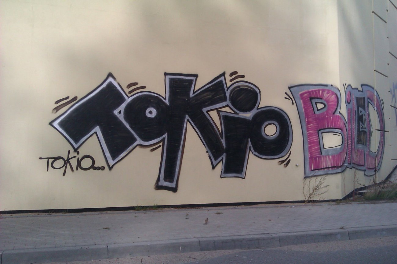 Graffiti Wall - Photo by faryzeusz
