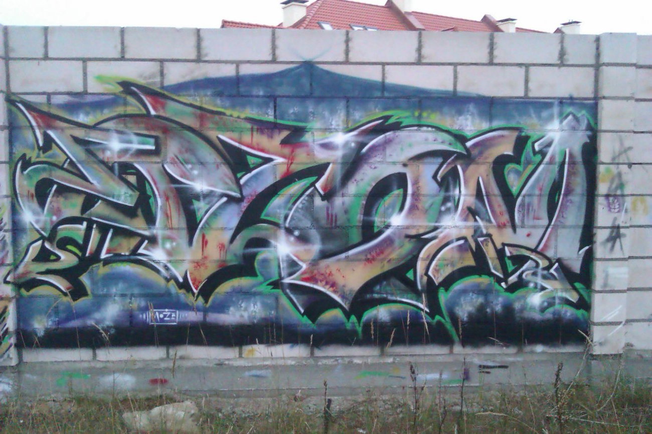 Graffiti Wall - Photo by faryzeusz