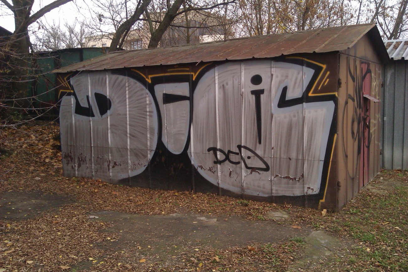 Graffiti Bombing - Photo by faryzeusz