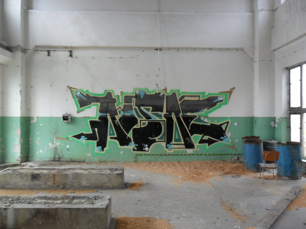 Graffiti Wall - Photo by faryzeusz