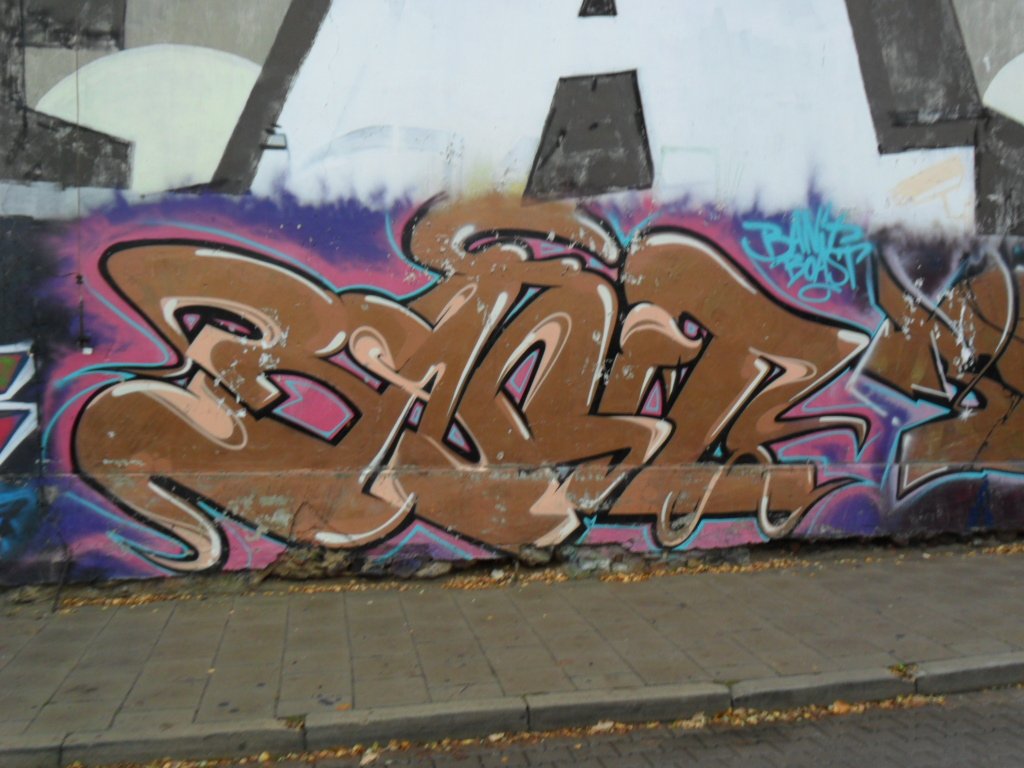 Graffiti Wall - Photo by faryzeusz