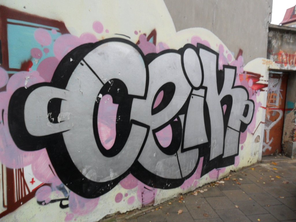 Graffiti Wall - Photo by faryzeusz