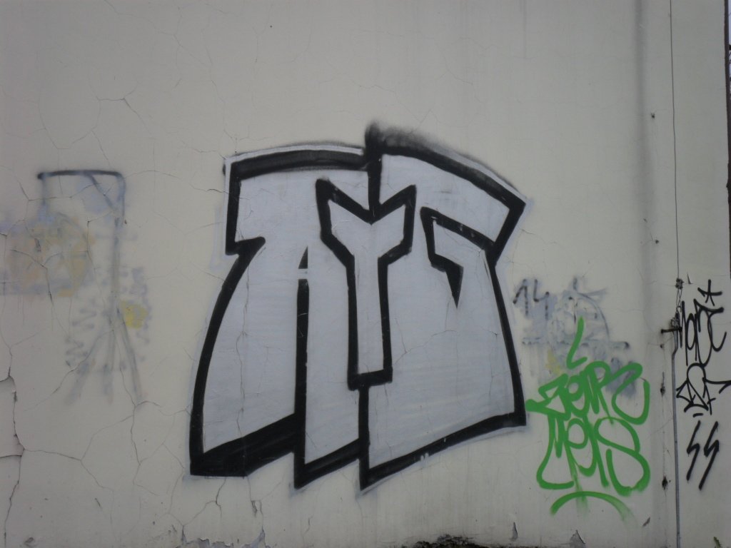 Graffiti Wall - Photo by faryzeusz