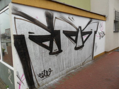Graffiti Wall - Photo by faryzeusz