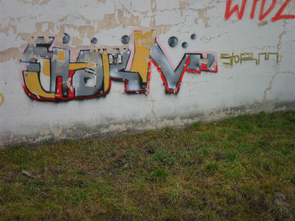 Graffiti Wall - Photo by faryzeusz