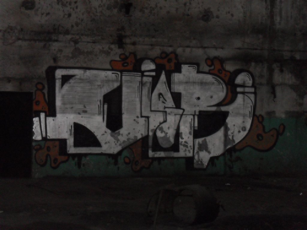 Graffiti Wall - Photo by faryzeusz