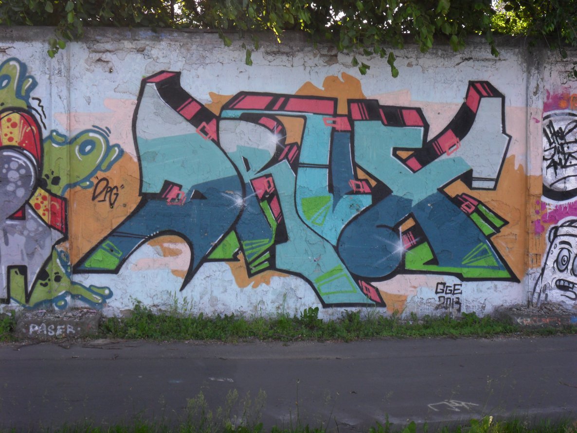 Graffiti Wall - Photo by faryzeusz