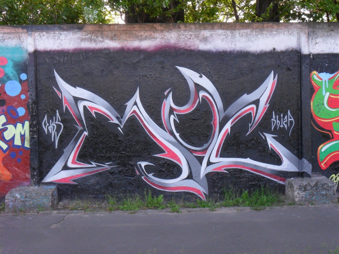 Graffiti Wall - Photo by faryzeusz
