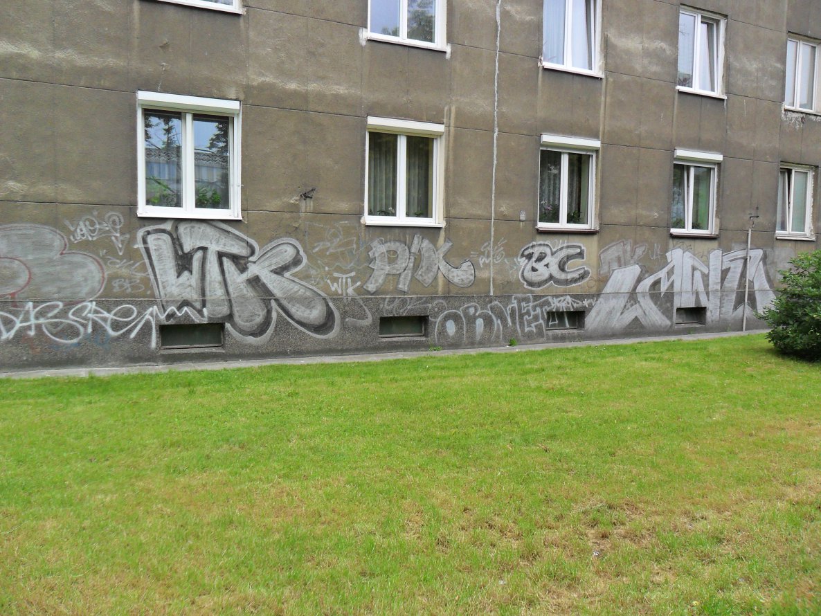 Graffiti Wall - Photo by faryzeusz