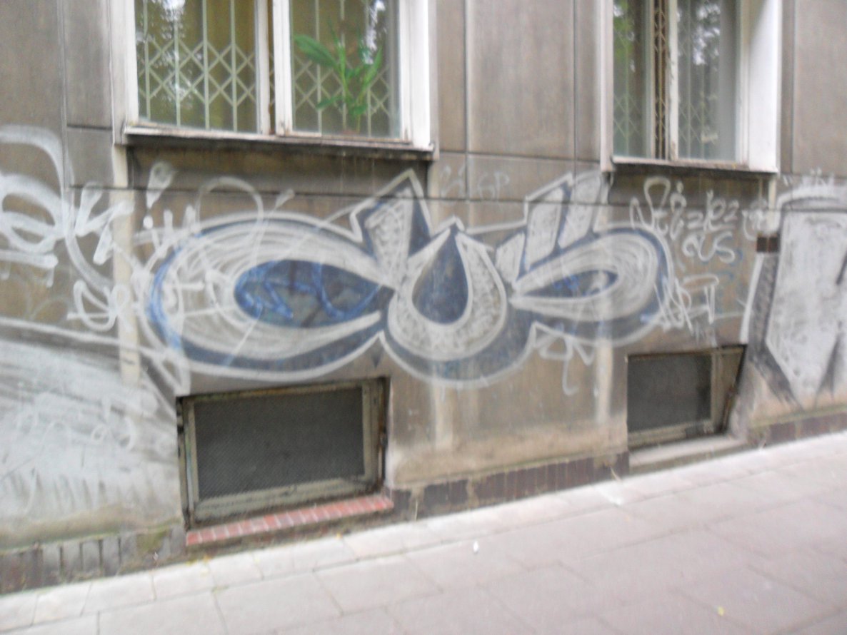 Graffiti Wall - Photo by faryzeusz