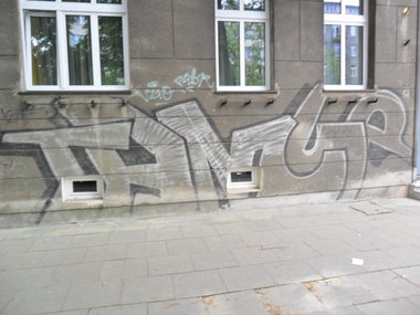Graffiti Wall - Photo by faryzeusz