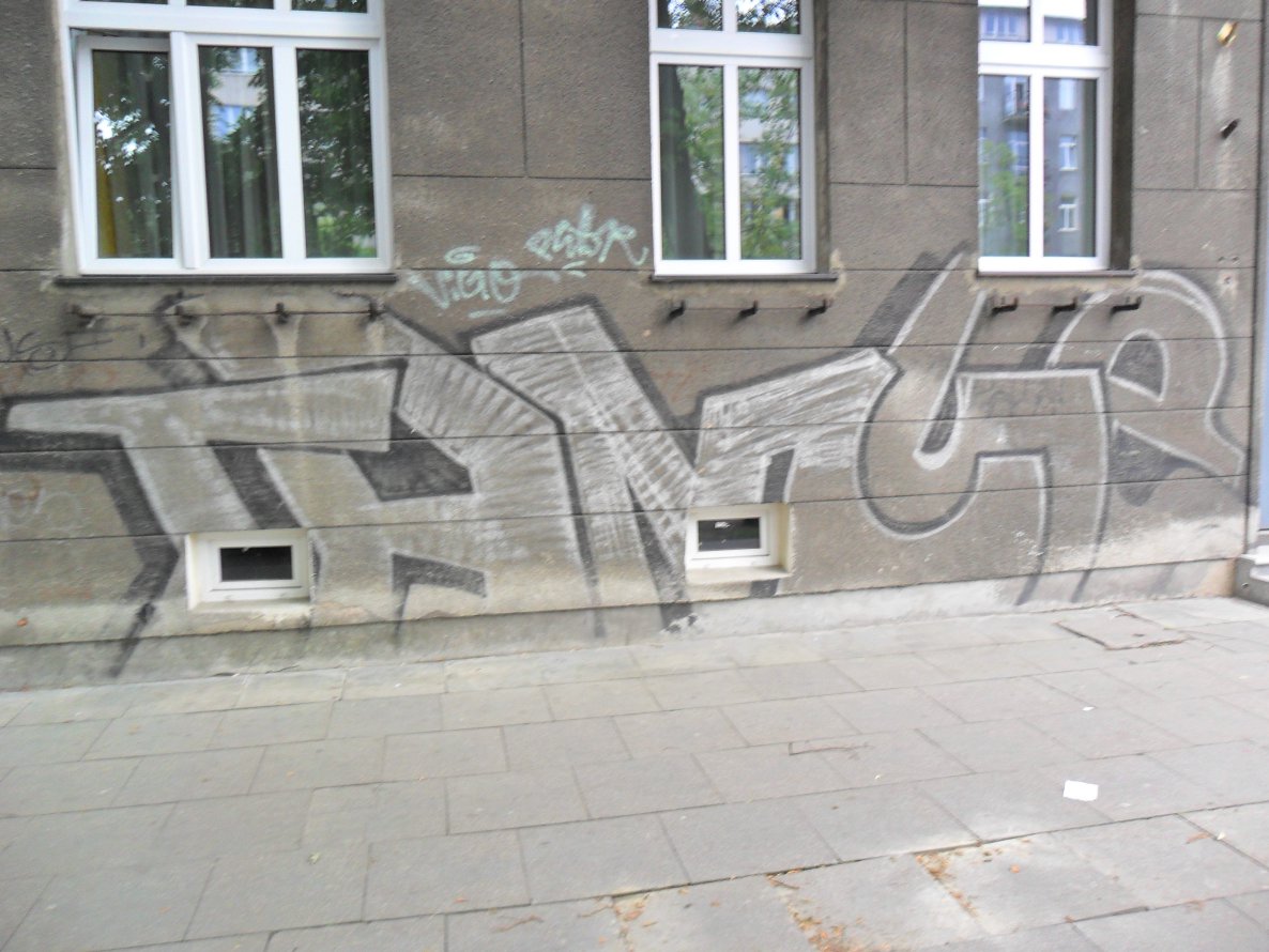 Graffiti Wall - Photo by faryzeusz
