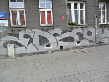 Graffiti Wall - Photo by faryzeusz