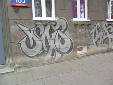 Graffiti Wall - Photo by faryzeusz