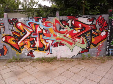 Graffiti Wall - Photo by faryzeusz