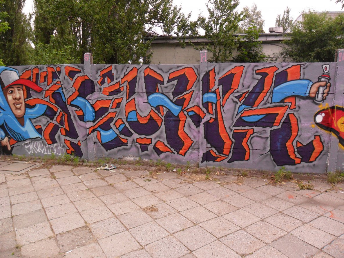 Graffiti Wall - Photo by faryzeusz