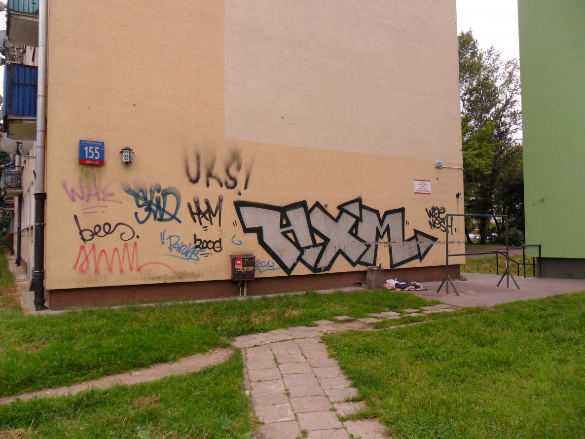 Graffiti Wall - Photo by faryzeusz