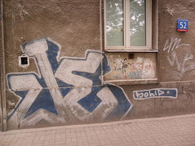 Graffiti Wall - Photo by faryzeusz