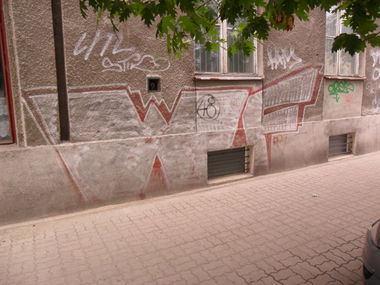 Graffiti Wall - Photo by faryzeusz