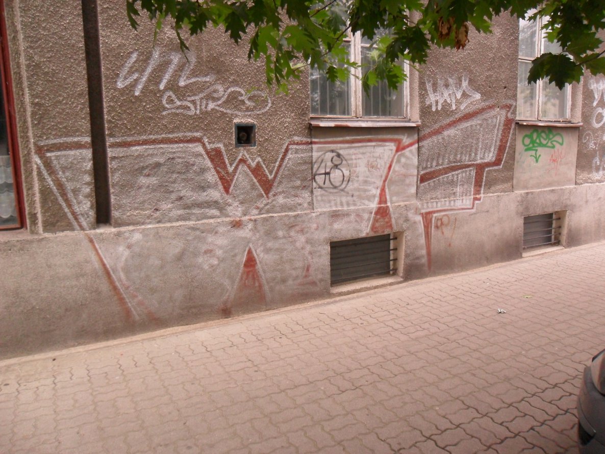 Graffiti Wall - Photo by faryzeusz