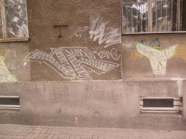 Graffiti Wall - Photo by faryzeusz