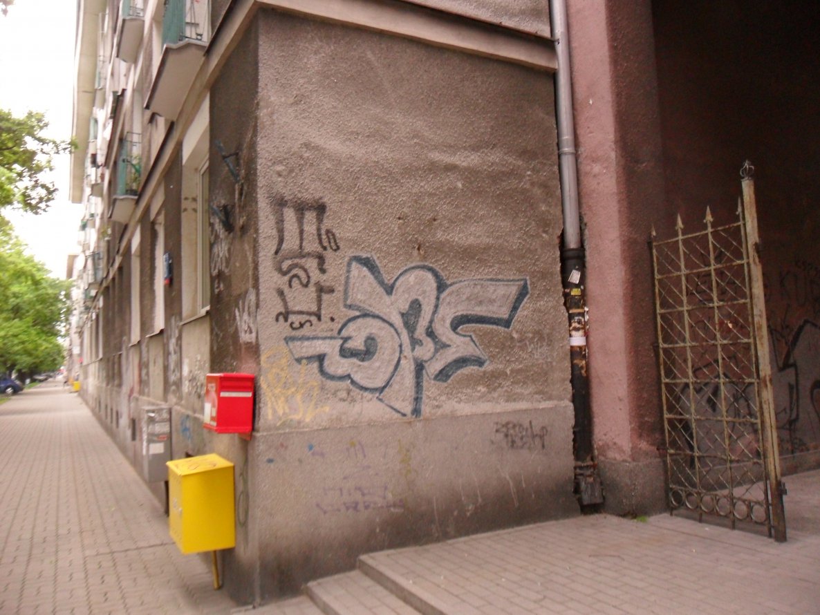 Graffiti Bombing - Photo by faryzeusz