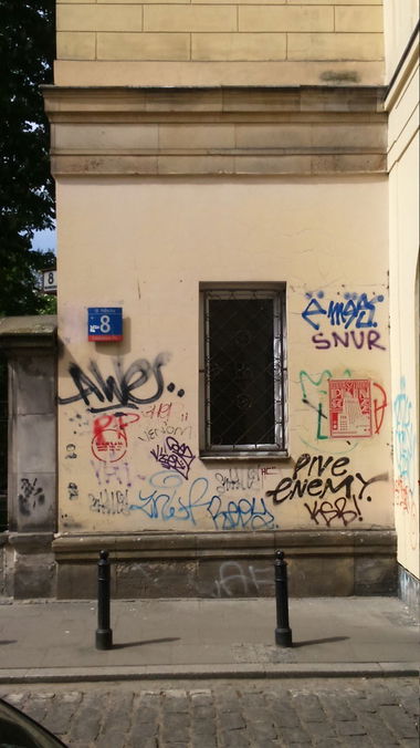 Graffiti Bombing - Photo by faryzeusz