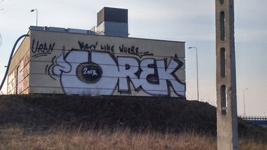 Graffiti Bombing - Photo by faryzeusz - uran