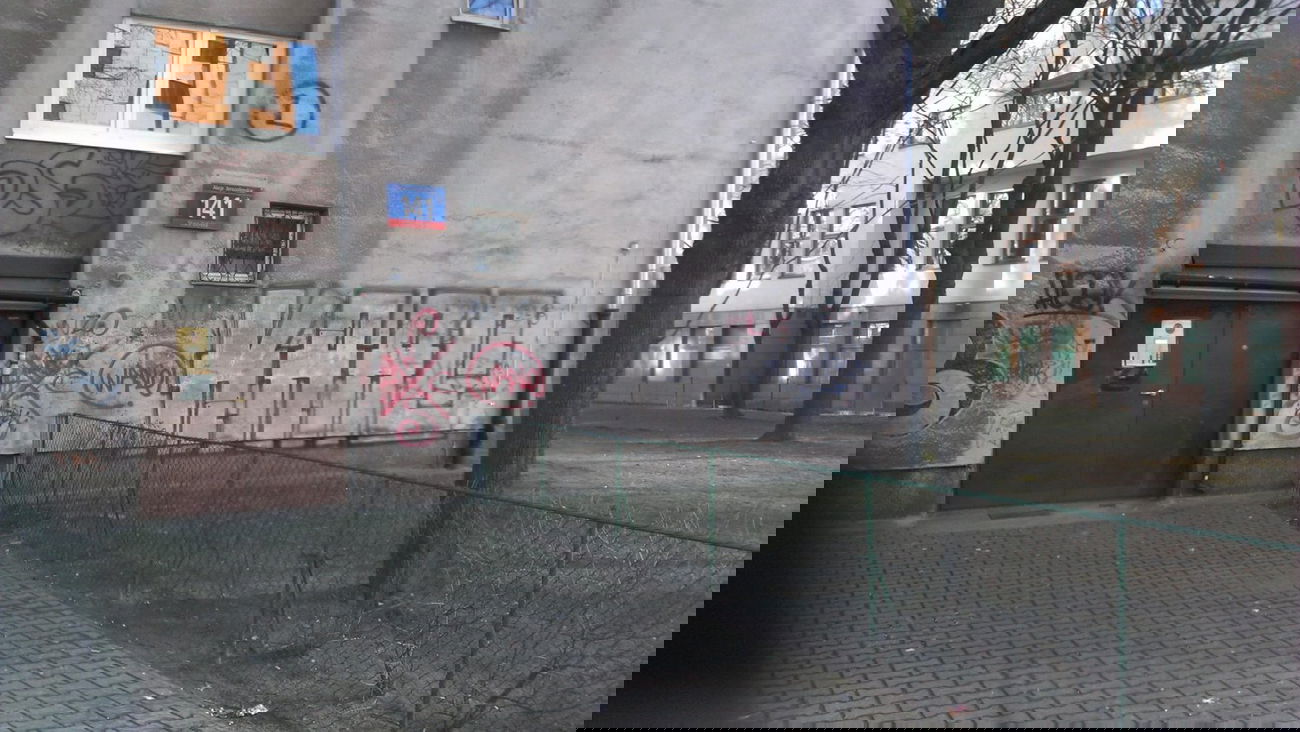 Graffiti Bombing - Photo by faryzeusz - krac