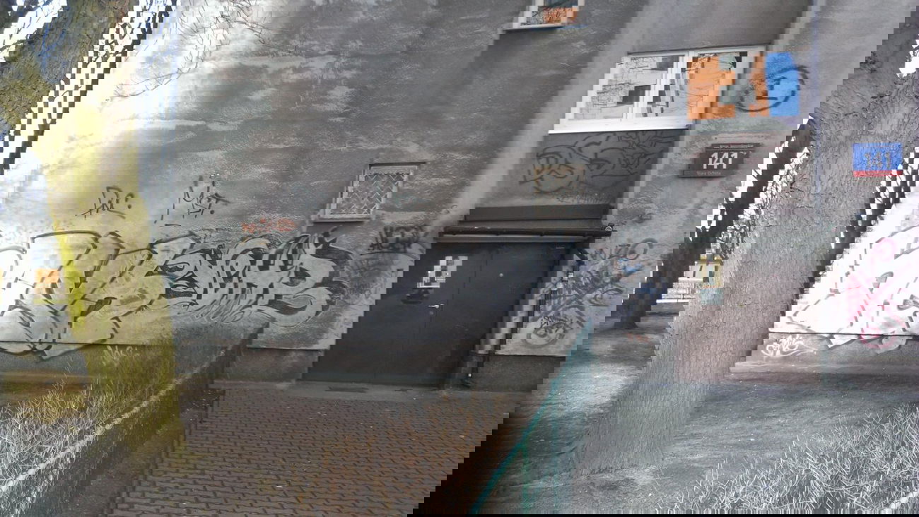 Graffiti Bombing - Photo by faryzeusz - nesh