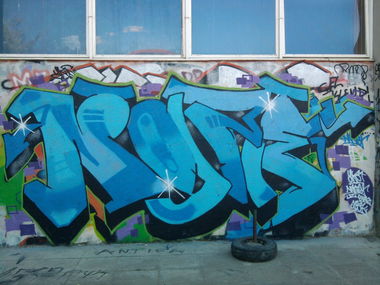 Graffiti Wall in Tripolis - Photo by fatnazeYKS - naze, yks, cru (2013)