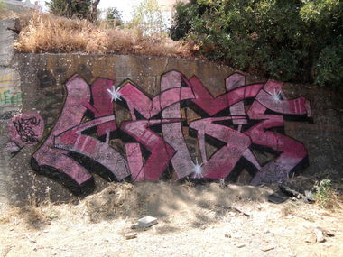 Graffiti Wall in Tripolis - Photo by fatnazeYKS - fat, naze, yks (2013)